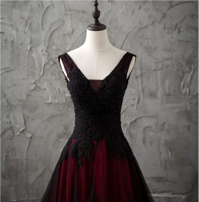 NaTengs Damen Applikation Gothic Brautkleid V-Ausschnitt A-Linie Brautkleid mit Schleppe – Bild 5