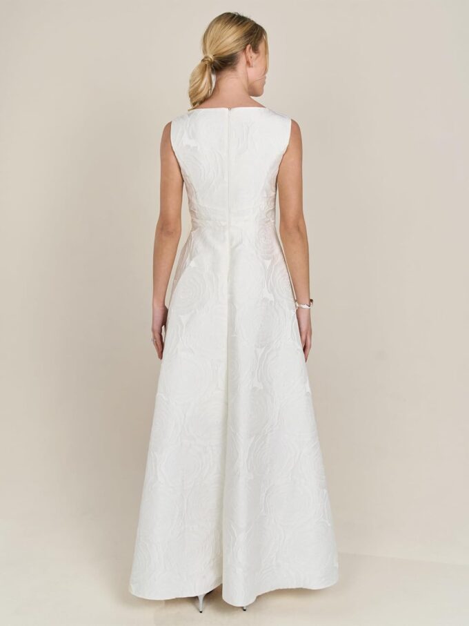 APART langes Hochzeitskleid mit angedeuteten Rosenblüten, – Bild 4