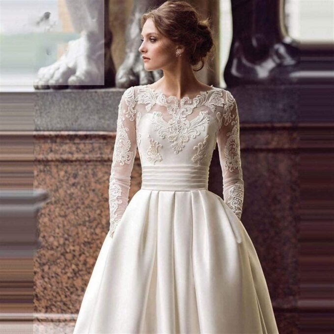 Hochzeitskleid, langärmelig, A-Linie, Satin-Brautkleid mit Schleppe, weiß/elfenbeinfarbene Spitzenapplikationen, Brautkleider, Weiß, 42 – Bild 3