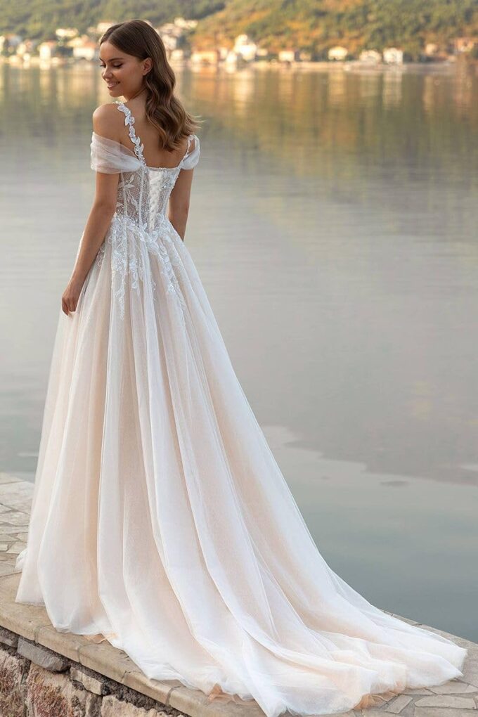 Beyonddress Damen Tüll Brautkleid Elegant Hochzeitskleider mit Spitze Lang Glitzer V-Ausschnitt Trauung Kleid Ärmellos – Bild 3