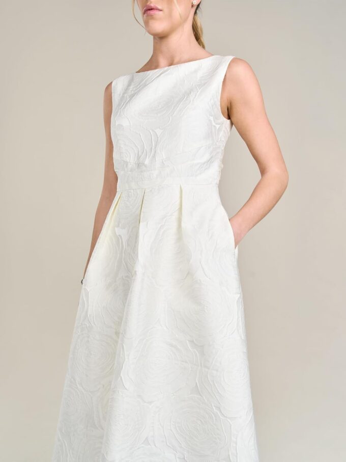 APART langes Hochzeitskleid mit angedeuteten Rosenblüten, – Bild 3