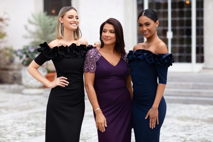 Xscape Women's Long Off The Shoulder Scuba Crepe Dress (Reg and Petite) – Bild 6