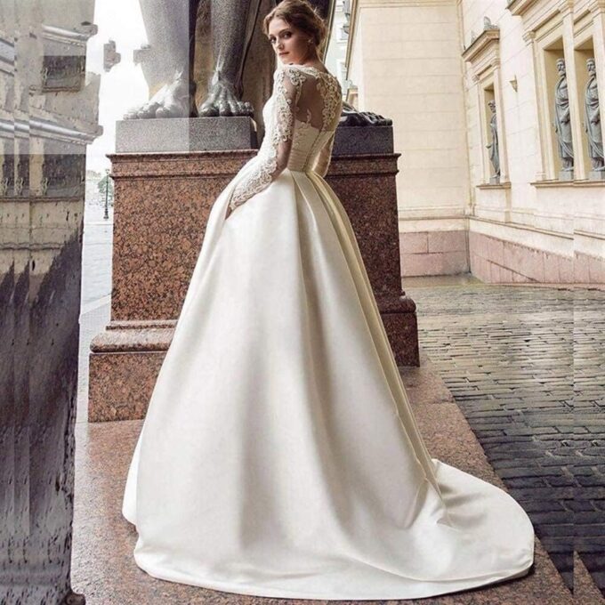 Hochzeitskleid, langärmelig, A-Linie, Satin-Brautkleid mit Schleppe, weiß/elfenbeinfarbene Spitzenapplikationen, Brautkleider, Weiß, 42 – Bild 4