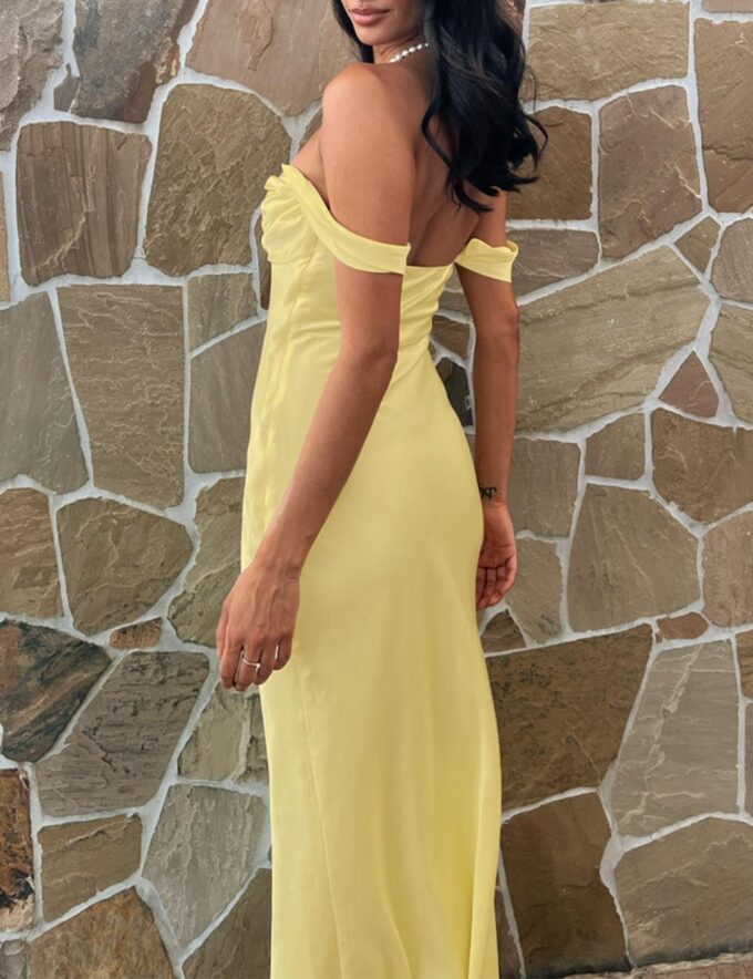 Realtix Elegant Satin Off The Shoulder Ruched Backless Maxi Dress for Women Strapless Tube Sleeveless Bridesmaid Dresses – Bild 4