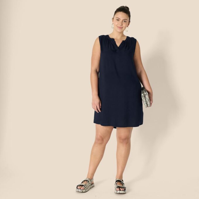 Amazon Essentials Women's Sleeveless Woven Shift Dress – Bild 7