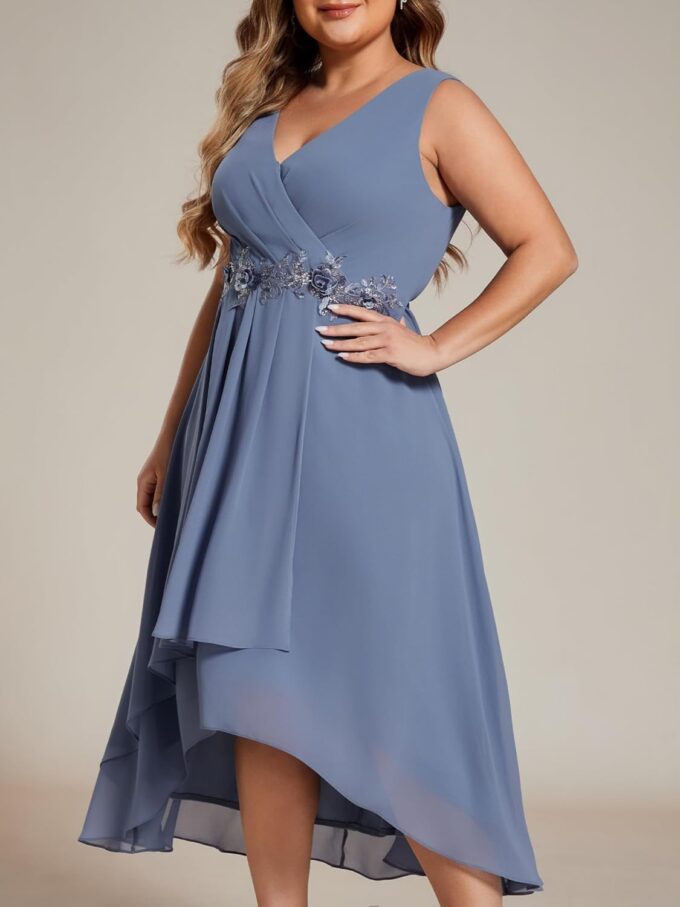 Ever-Pretty Plus Women's V Neck Applique Chiffon Pleated Sleeveless Midi Plus Size Cocktail Party Dresses – Bild 3