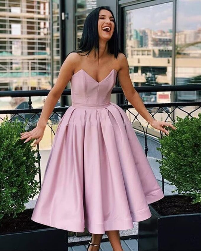 Women’s A Line Strapless Backless Prom Dress, Sleeveless Sweetheart Neck Satin Homecoming Dresses – Bild 3