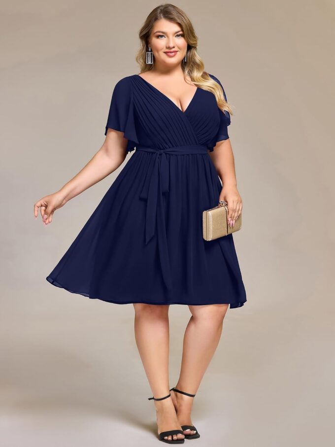 Ever-Pretty Women's Chiffon V Neck Short Sleeves Tie Waist Pleated Knee Length Plus Size Cocktail Wedding Guest Dresses – Bild 3