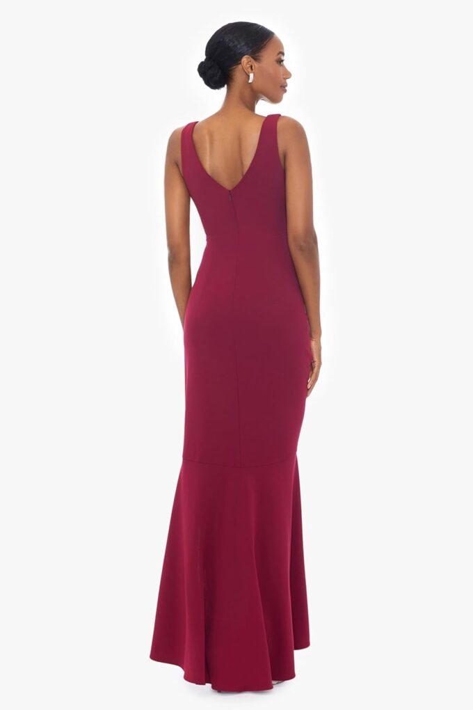 Betsy & Adam Women's Floor-Length, V-Neck, Sleeveless, Scuba Ruffle Skirt Gown, Bordeaux – Bild 3