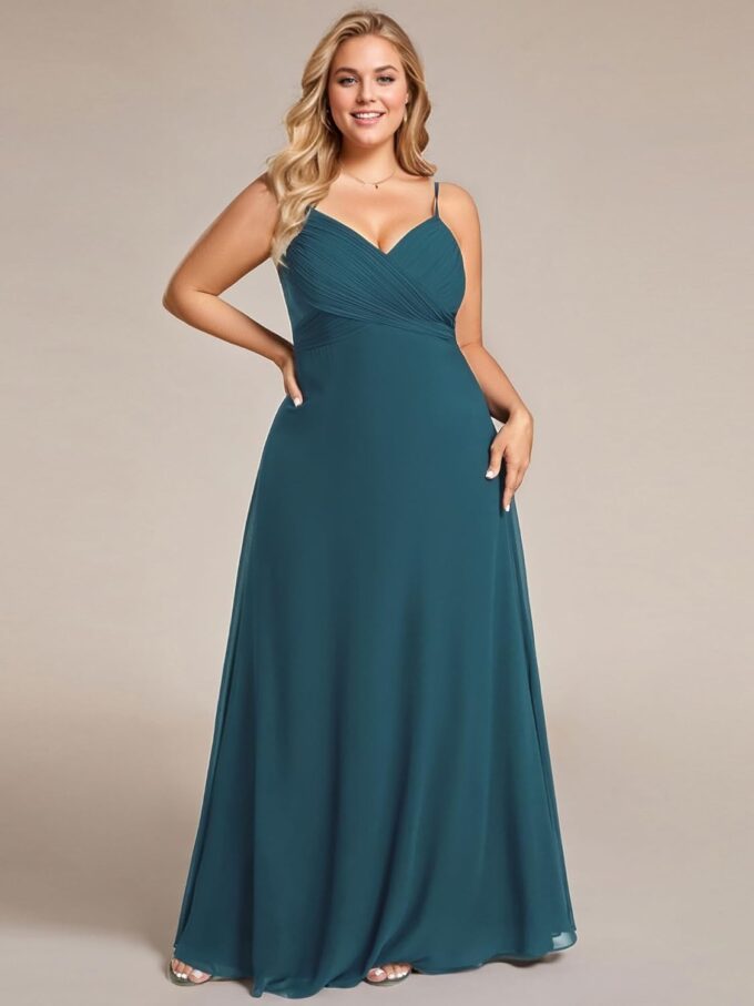 Ever-Pretty Plus Women's Summer Sexy Spaghetti Straps Cowl Back V Neck Ruched Plus Size Bridesmaid Dress – Bild 3