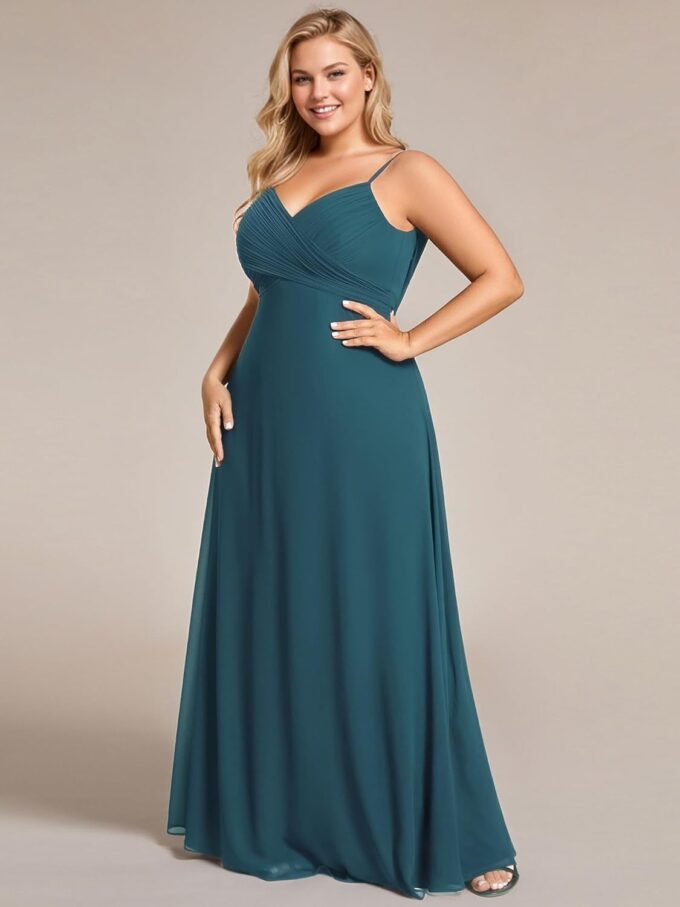 Ever-Pretty Plus Women's Summer Sexy Spaghetti Straps Cowl Back V Neck Ruched Plus Size Bridesmaid Dress – Bild 4