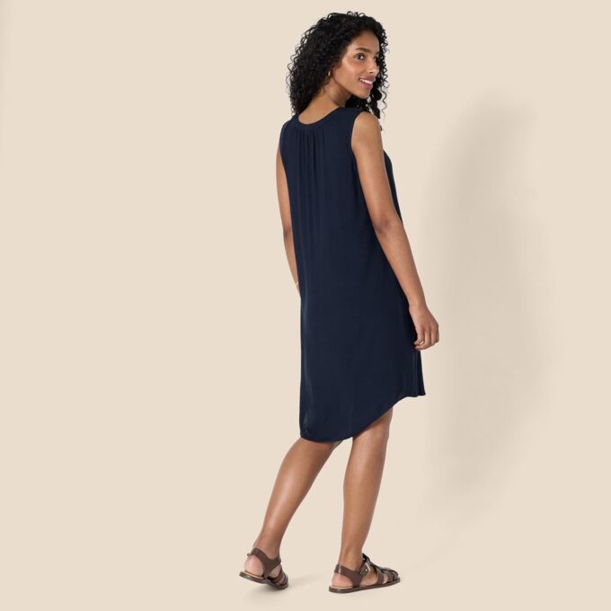Amazon Essentials Women's Sleeveless Woven Shift Dress – Bild 3