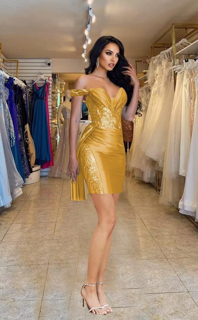Off Shoulder Satin Homecoming Dresses for Teens 2025 Beaded Short Prom Dresses Pleated Cocktail Party Dress with Slit Tail – Bild 7