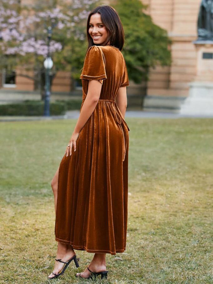 BerryGo Women's Velvet V Neck Wrap Fall Maxi Dress Formal Bell Sleeve Bridesmaid Cocktail Party Long Dresses – Bild 3