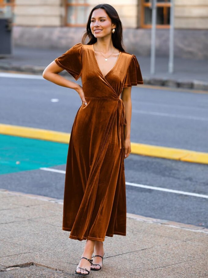 BerryGo Women's Velvet V Neck Wrap Fall Maxi Dress Formal Bell Sleeve Bridesmaid Cocktail Party Long Dresses – Bild 6