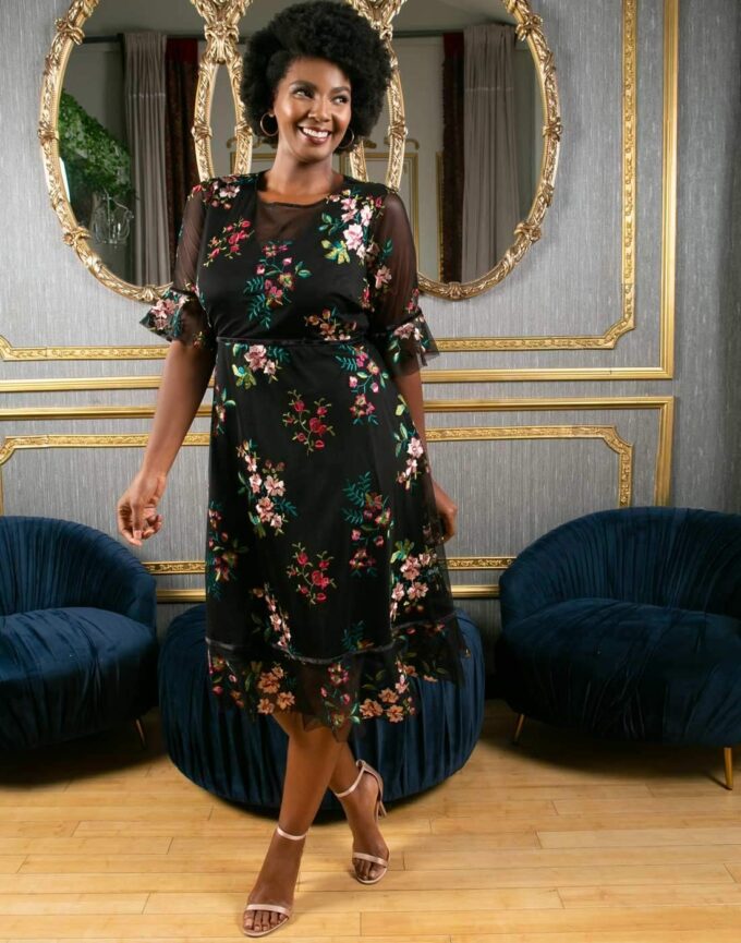 Kiyonna Plus Size Wildflower Midi Embroidered Cocktail Dress | Formal Dress for Party, Wedding Guest, or Special Occasion – Bild 5