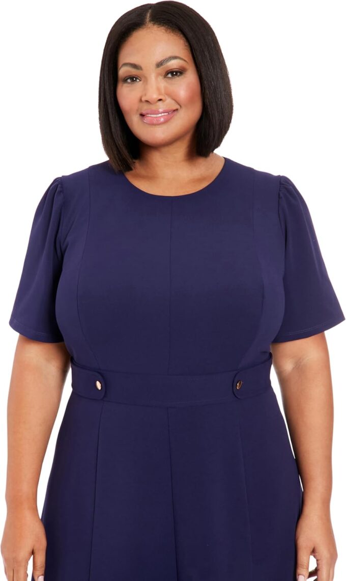 London Times Damen Short Sleeve Crepe Fit and Flare Midi with Waist Button Detail Business-Kleid, lässiges Abendkleid – Bild 4