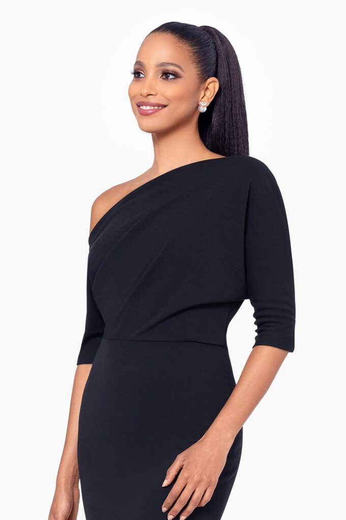 Betsy & Adam Women's Long One Sleeve Off Shoulder Scuba Crepe Sheath Gown – Bild 4