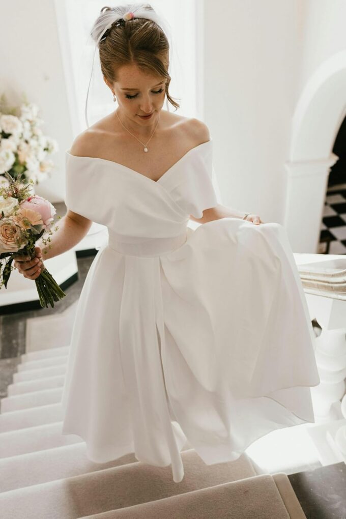 Women's Off Shoulder Wedding Dress for Bride Tea Length A Line Satin Formal Prom Dresses with Pockets – Bild 6
