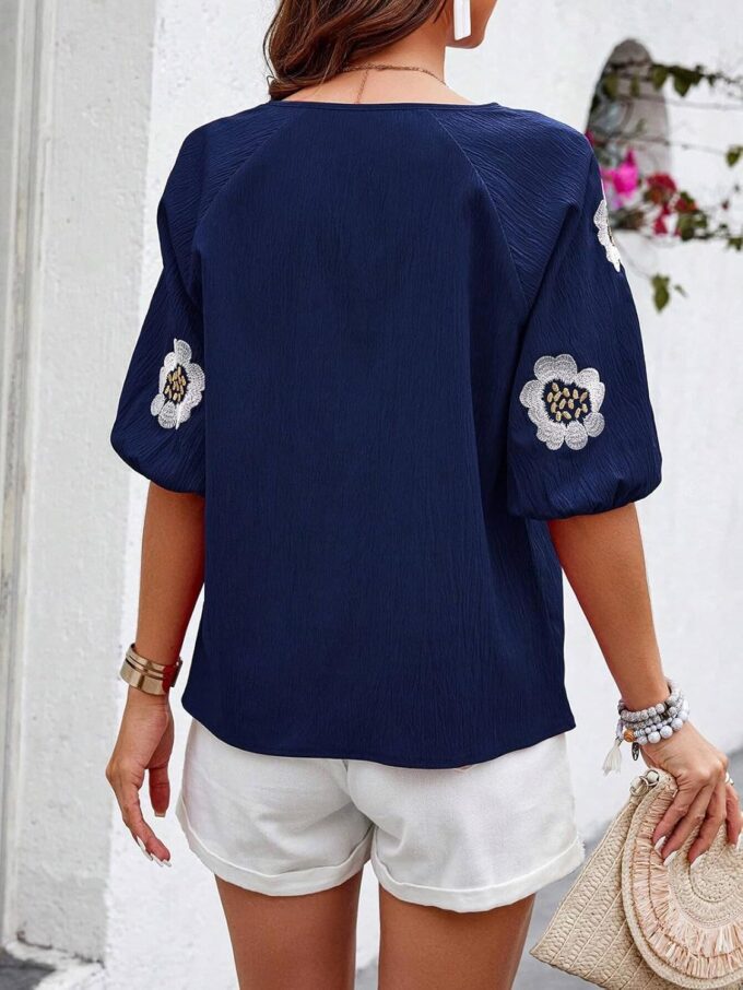 Women's Summer Tops Floral Embroidered Puff Short Sleeve Shirts V Neck Boho Tunic Casual Blouse – Bild 3