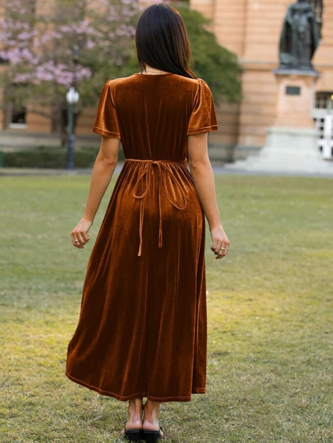 BerryGo Women's Velvet V Neck Wrap Fall Maxi Dress Formal Bell Sleeve Bridesmaid Cocktail Party Long Dresses – Bild 4