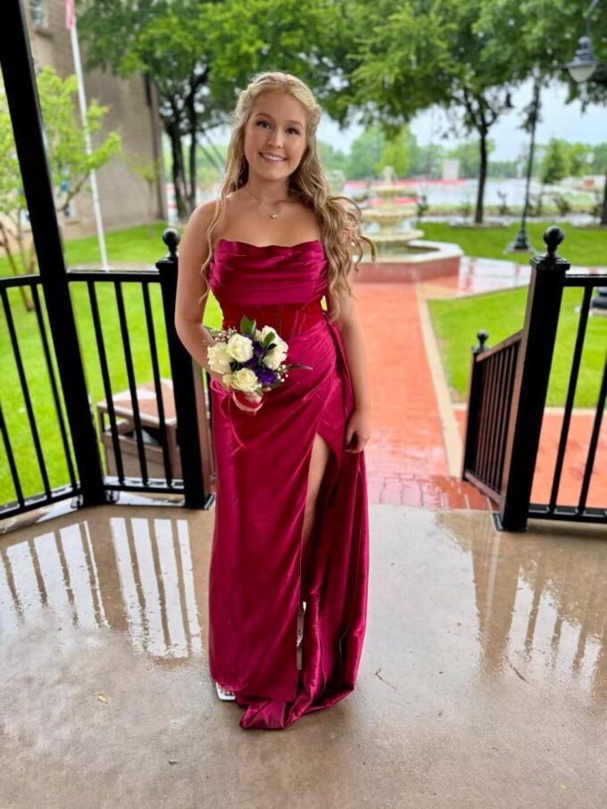 BOLENSYE Women's Cowl Neck Prom Dresses Long Satin Bridesmaid Dress with Slit Strapless Ruched Formal Evening Gown – Bild 3