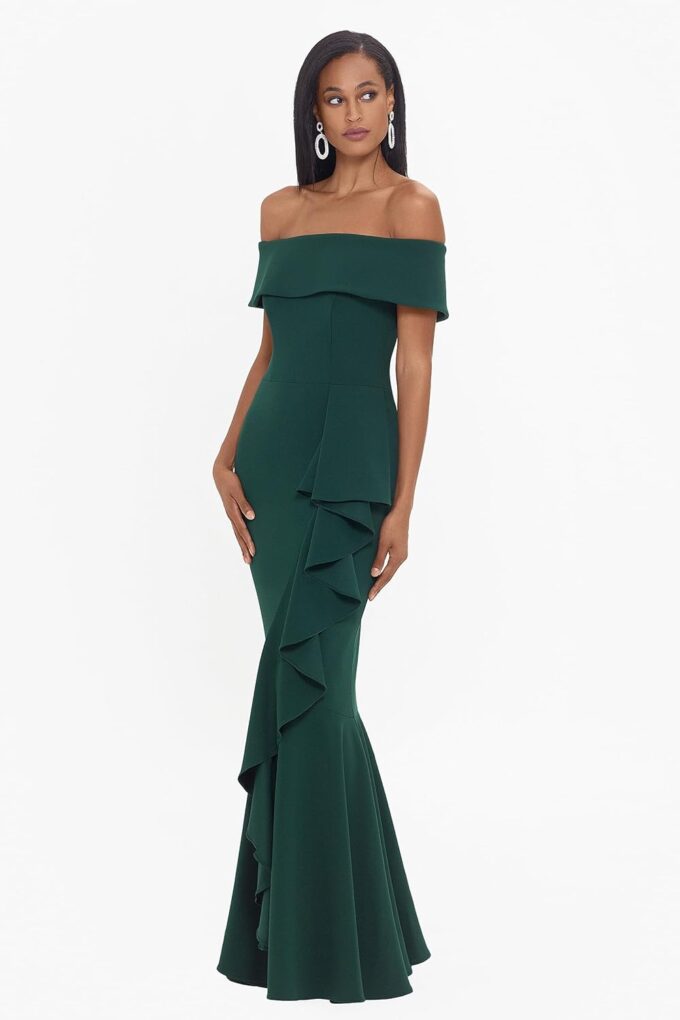 Betsy & Adam Women's Long Off Shoulder Cascade Ruffle Stetch Scuba Crepe Gown – Bild 3