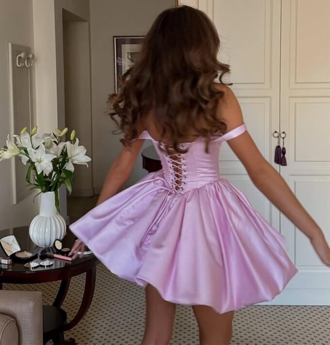 Short Satin Homecoming Dresses for Teens 2025 Square Neck Puffy HOCO Prom Dress – Bild 2