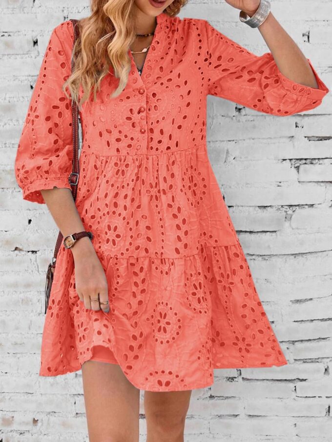utcoco Women's 2025 Eyelet Lace Midi Dress V Neck Puff 3/4 Sleeve Button Tiered Sexy A Line Sun Dress – Bild 2