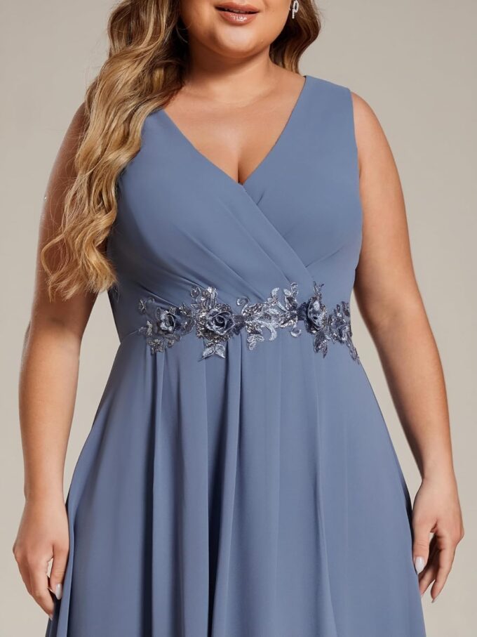 Ever-Pretty Plus Women's V Neck Applique Chiffon Pleated Sleeveless Midi Plus Size Cocktail Party Dresses – Bild 5