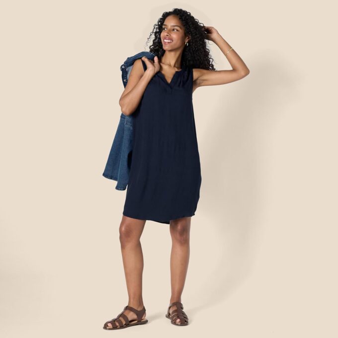 Amazon Essentials Women's Sleeveless Woven Shift Dress – Bild 5