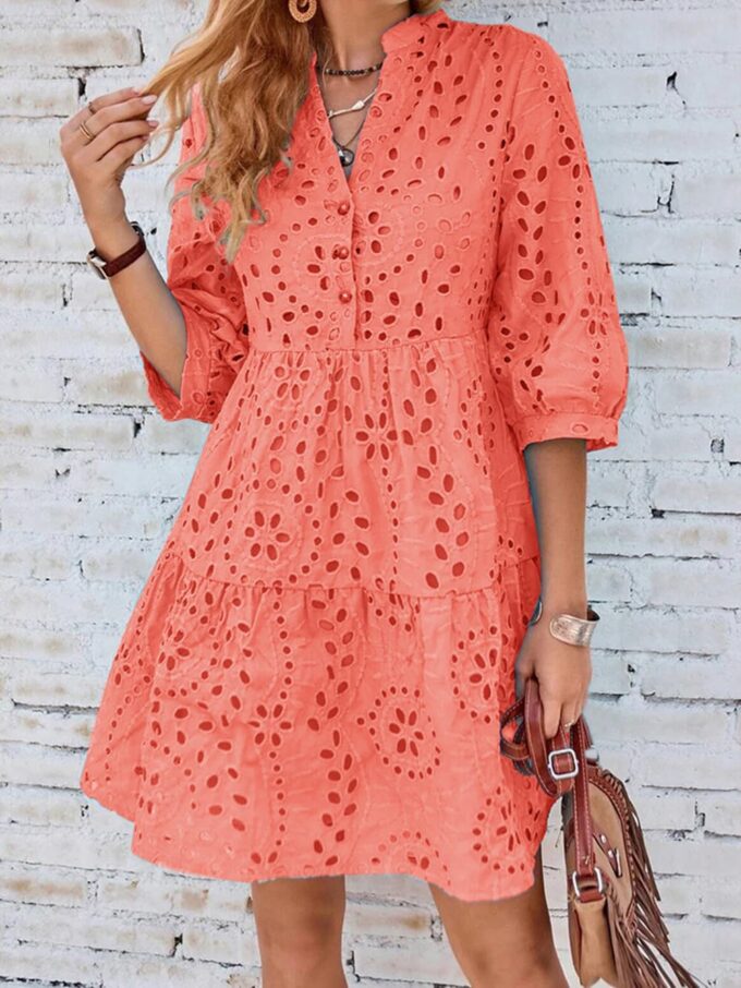 utcoco Women's 2025 Eyelet Lace Midi Dress V Neck Puff 3/4 Sleeve Button Tiered Sexy A Line Sun Dress – Bild 3