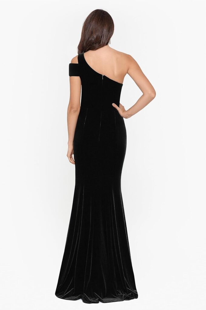 Betsy & Adam Women's Long Velvet Sleeveless One Cold Shoulder Stretch Sheath Gown – Bild 2