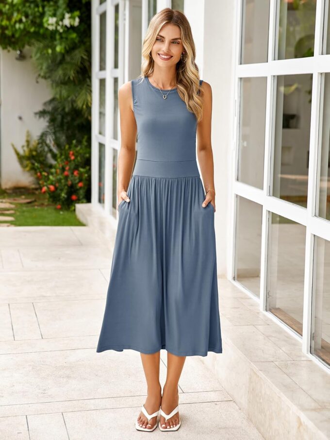 BerryGo Women's Summer Sleeveless 2025 Midi Dress Crew Neck Casual Swing Ruched Flowy Smocked Waist Dress Pockets – Bild 2