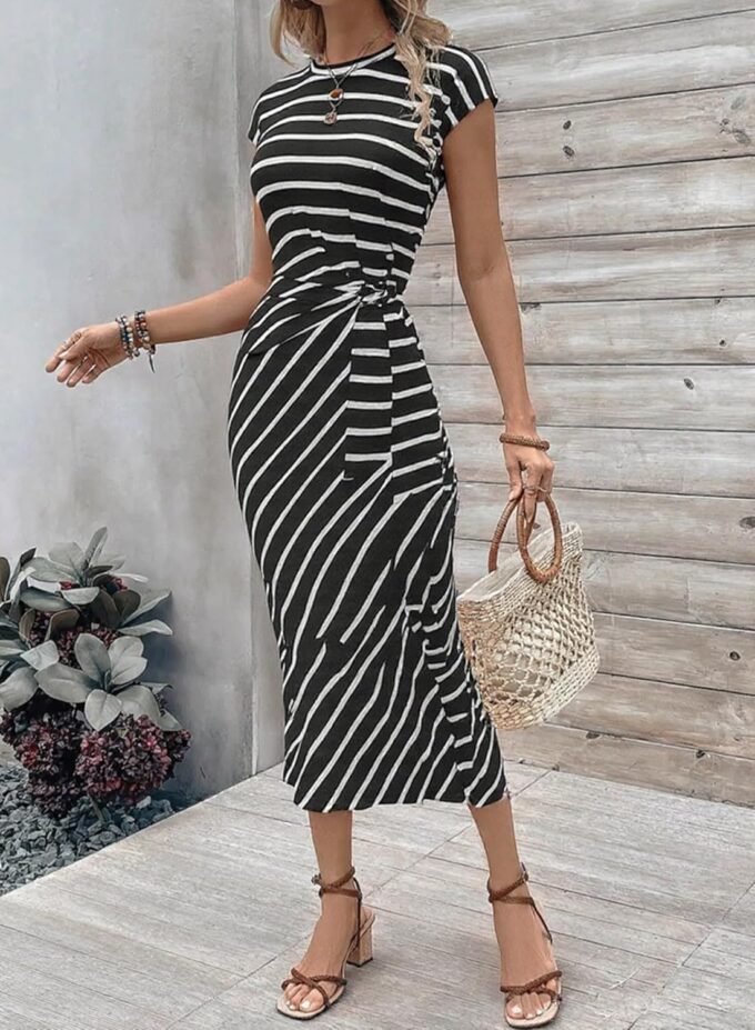Stilvolles, elegantes gestreiftes langes Kleid – Bild 5