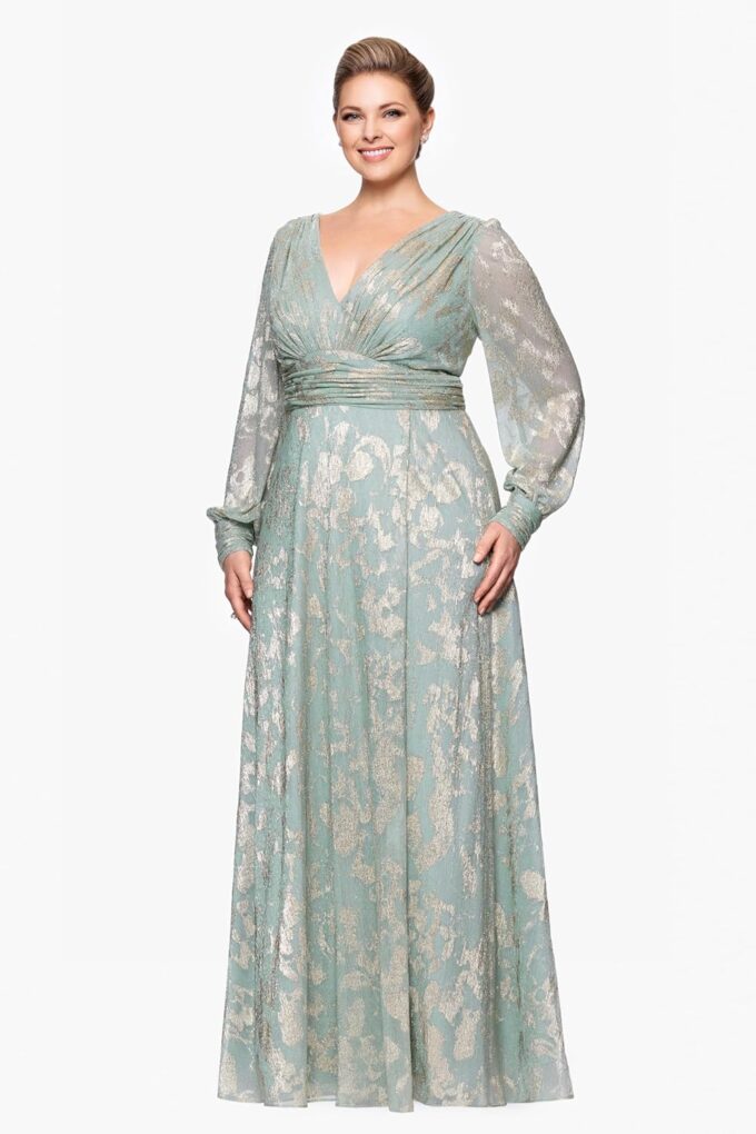 Betsy & Adam Women's Floor-Length, Long-Sleeve, Metallic Floral Pattern, with Ruched Waist and Flowy Silhouette – Bild 2